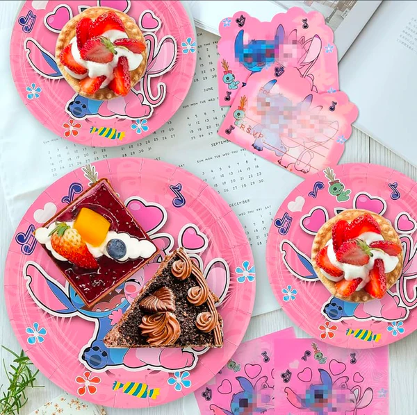 Pjata kartoni njeperdorimshme per ditelindje, set 10 cope, me Stitch 